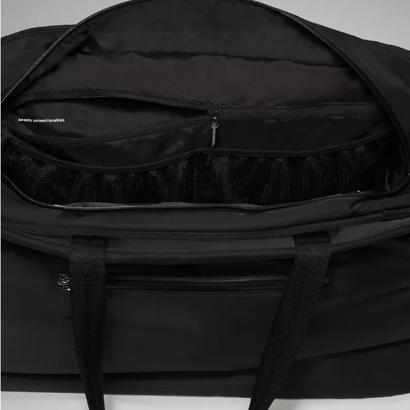 Lululemon Go Getter 2.0 25L Duffle Bag! - Picture 5 of 9